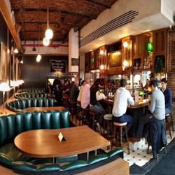 Cafe Bar Loca Koltukları